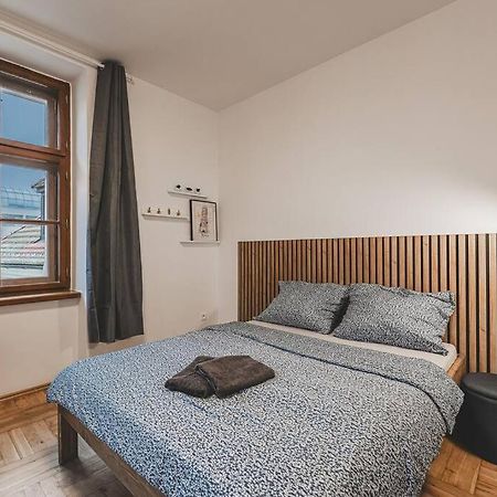 Carolina'S Yoga Apartment Hradec Králové Екстериор снимка