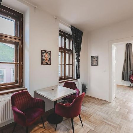 Carolina'S Yoga Apartment Hradec Králové Екстериор снимка