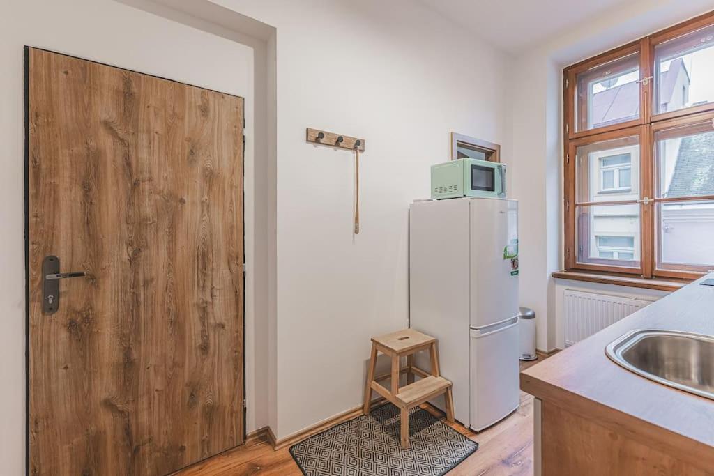Carolina'S Yoga Apartment Hradec Králové Екстериор снимка