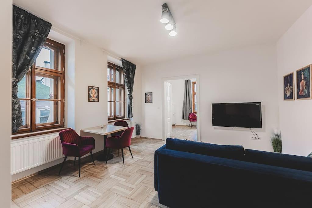 Carolina'S Yoga Apartment Hradec Králové Екстериор снимка