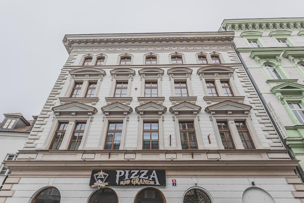 Carolina'S Yoga Apartment Hradec Králové Екстериор снимка