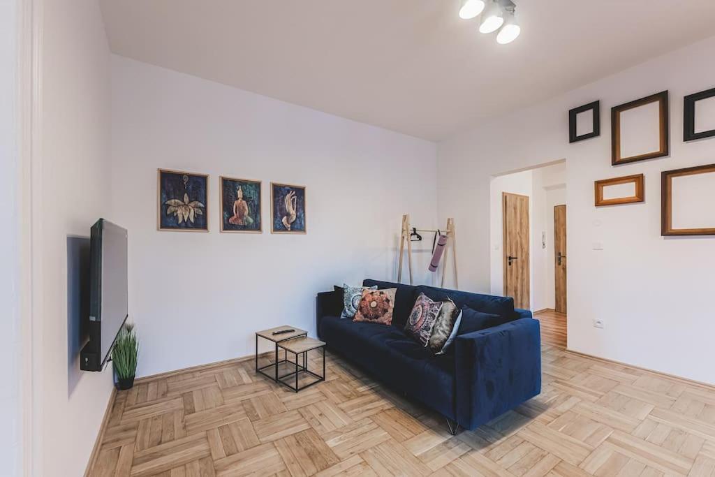 Carolina'S Yoga Apartment Hradec Králové Екстериор снимка